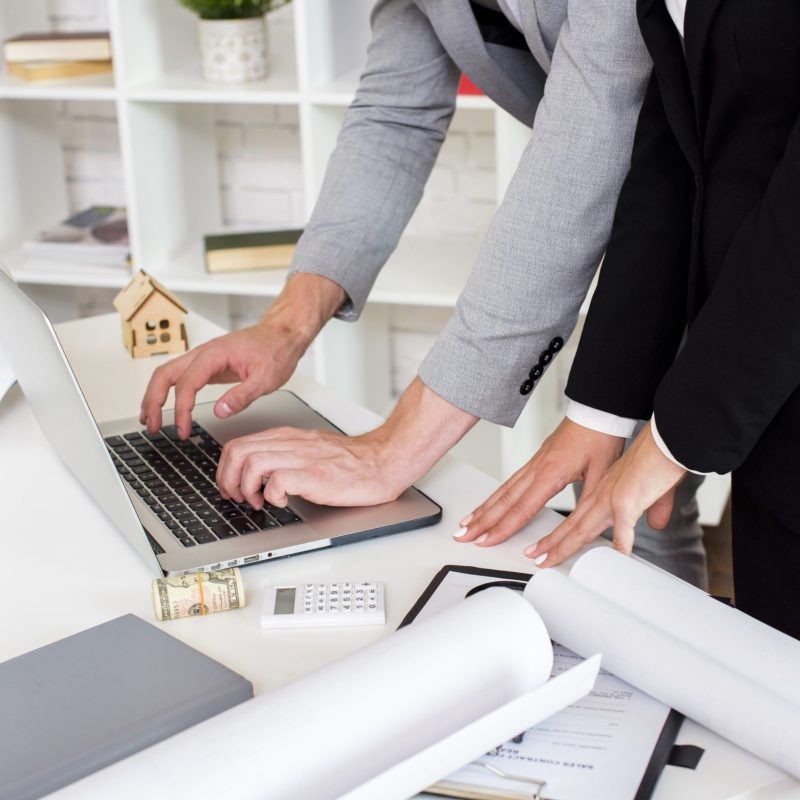 sales-agent-using-laptop